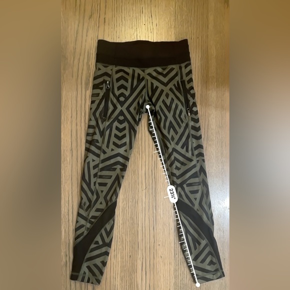 Lululemon Inspire Tight II-Chevron Shuffle Fatigue Green Black-Size 4 - Picture 10 of 12